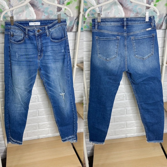 KanCan Cropped Medium Wash Jeans (11/29) - Picture 1 of 3